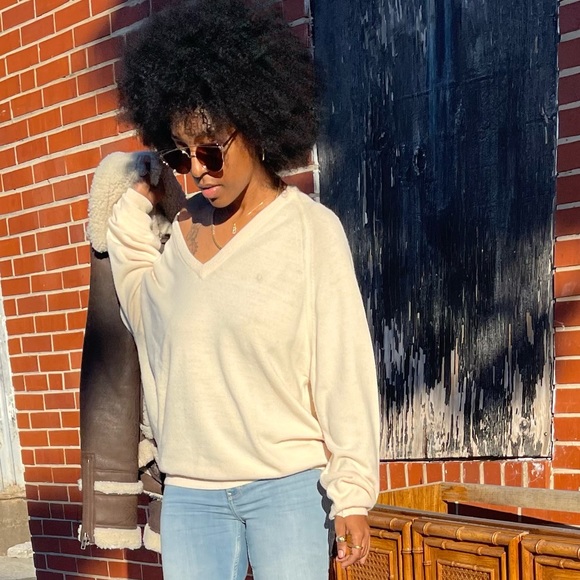 Cream vintage Christian Dior sweater - Picture 4 of 8